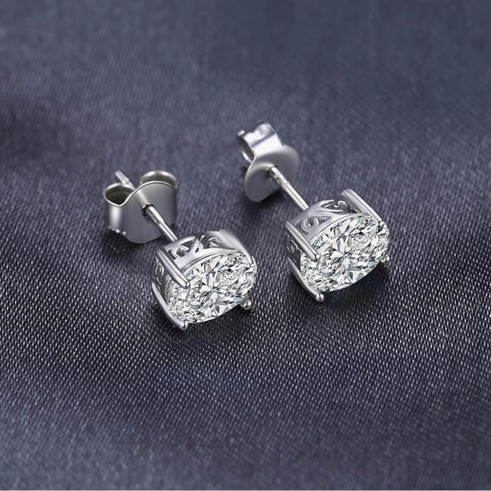 2ct Oval Cut Moissanite Stud Earrings 925 Silver VVS D-F Solitaire Very Shiny